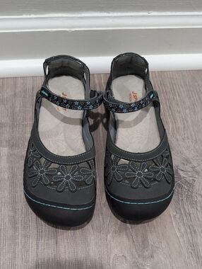 Jambu JSport Peony Wildflower Dark Gray Mary Jane Shoes with Light Blue Accents